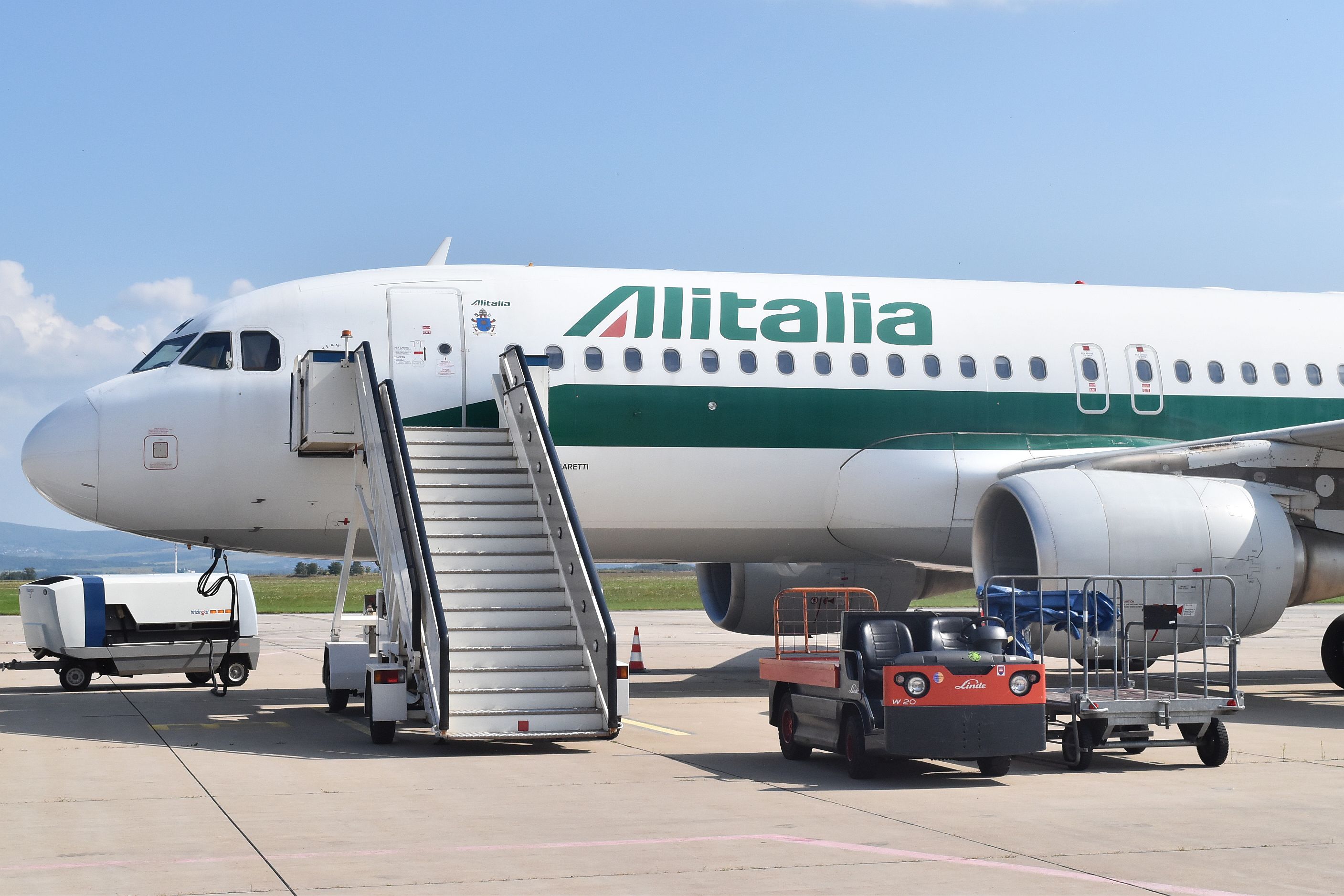 Alitalia A320-216 