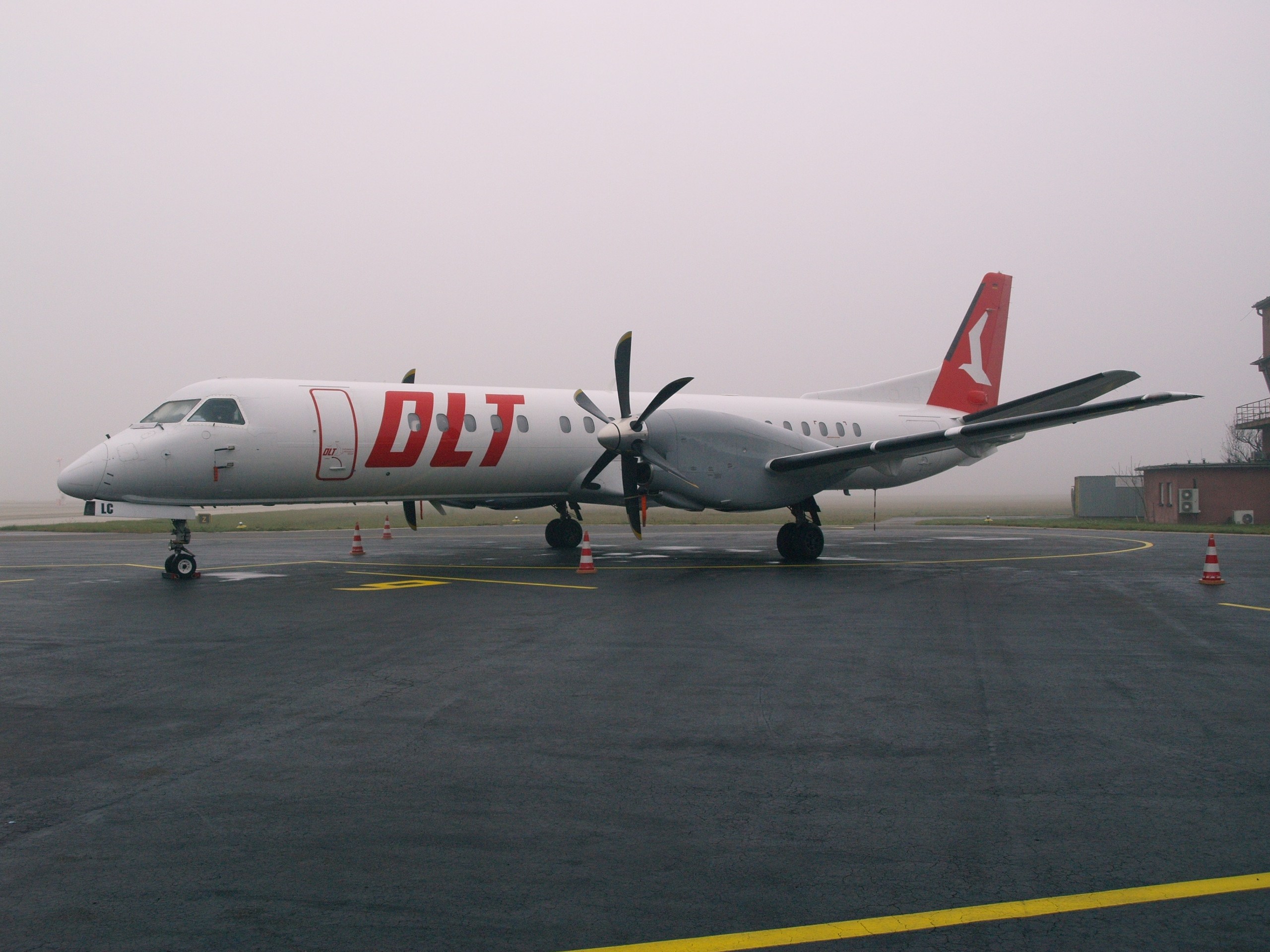 lietadlo SAAB 2000 na letisku Košice