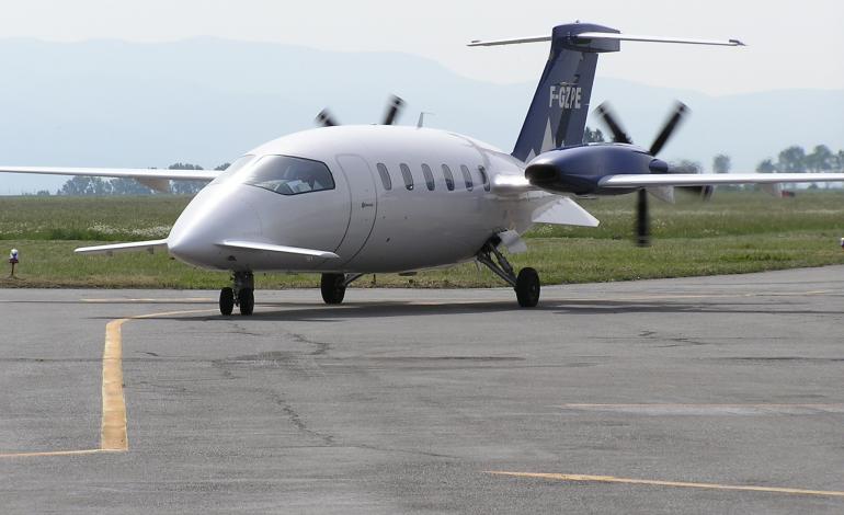 Piaggio P180 F-GZPE