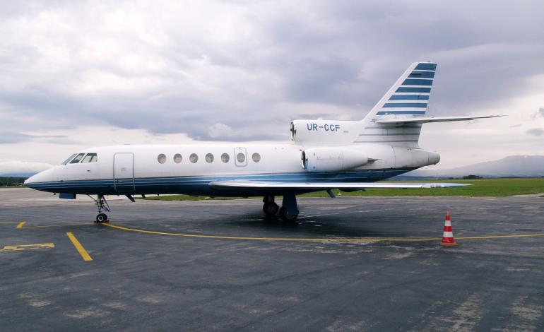 Dassault Falcon 50 UR-CCF