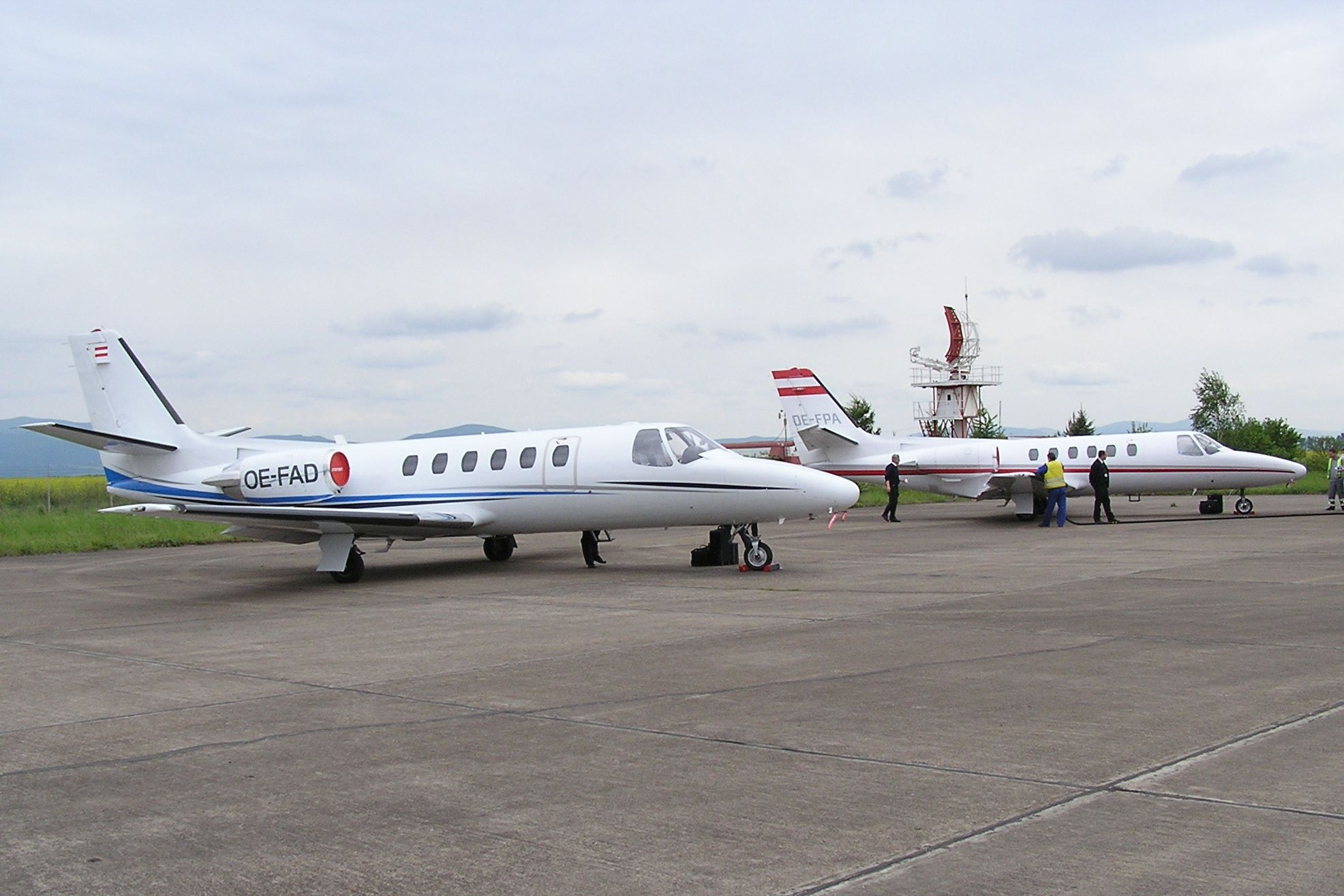 SEDEMDESIATY DRUHÝ DIEL FOTOPOHĽADY DO HISTÓRIE LETISKA KOŠICE: DVOJICA BIZJETOV CESSNA II