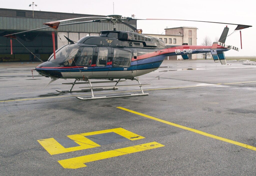 ŠESŤDESIATY DIEL FOTOPOHĽADY DO HISTÓRIE LETISKA KOŠICE: UKRAJINSKÝ VRTUĽNÍK BELL 407