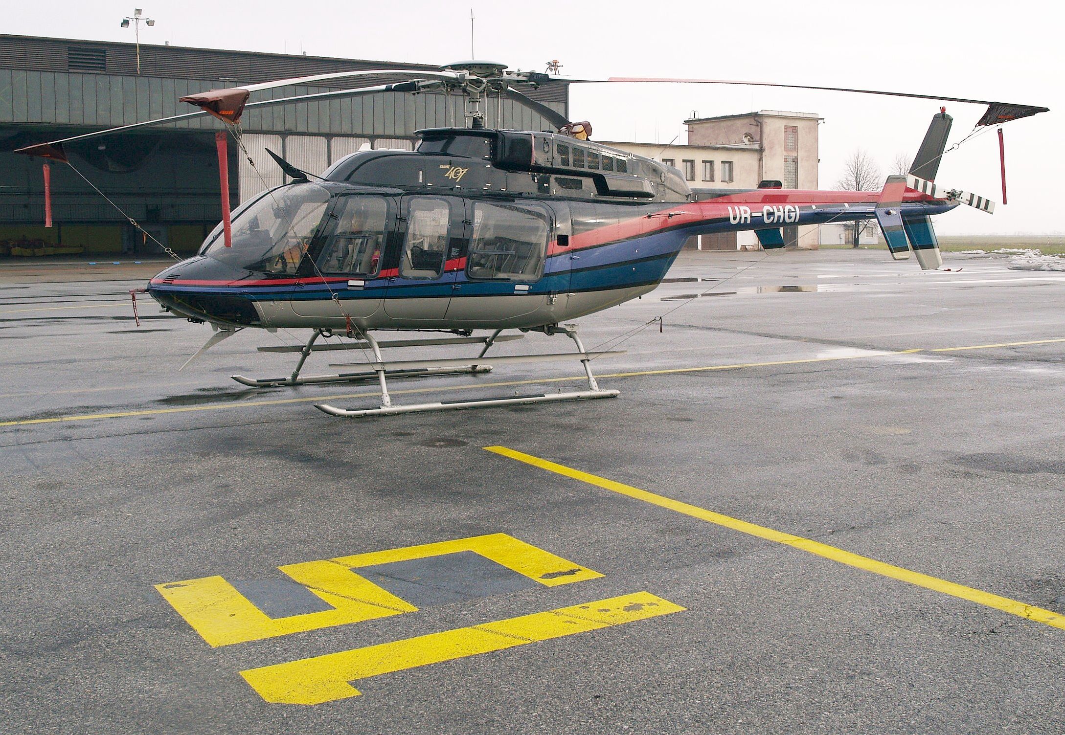ŠESŤDESIATY DIEL FOTOPOHĽADY DO HISTÓRIE LETISKA KOŠICE: UKRAJINSKÝ VRTUĽNÍK BELL 407