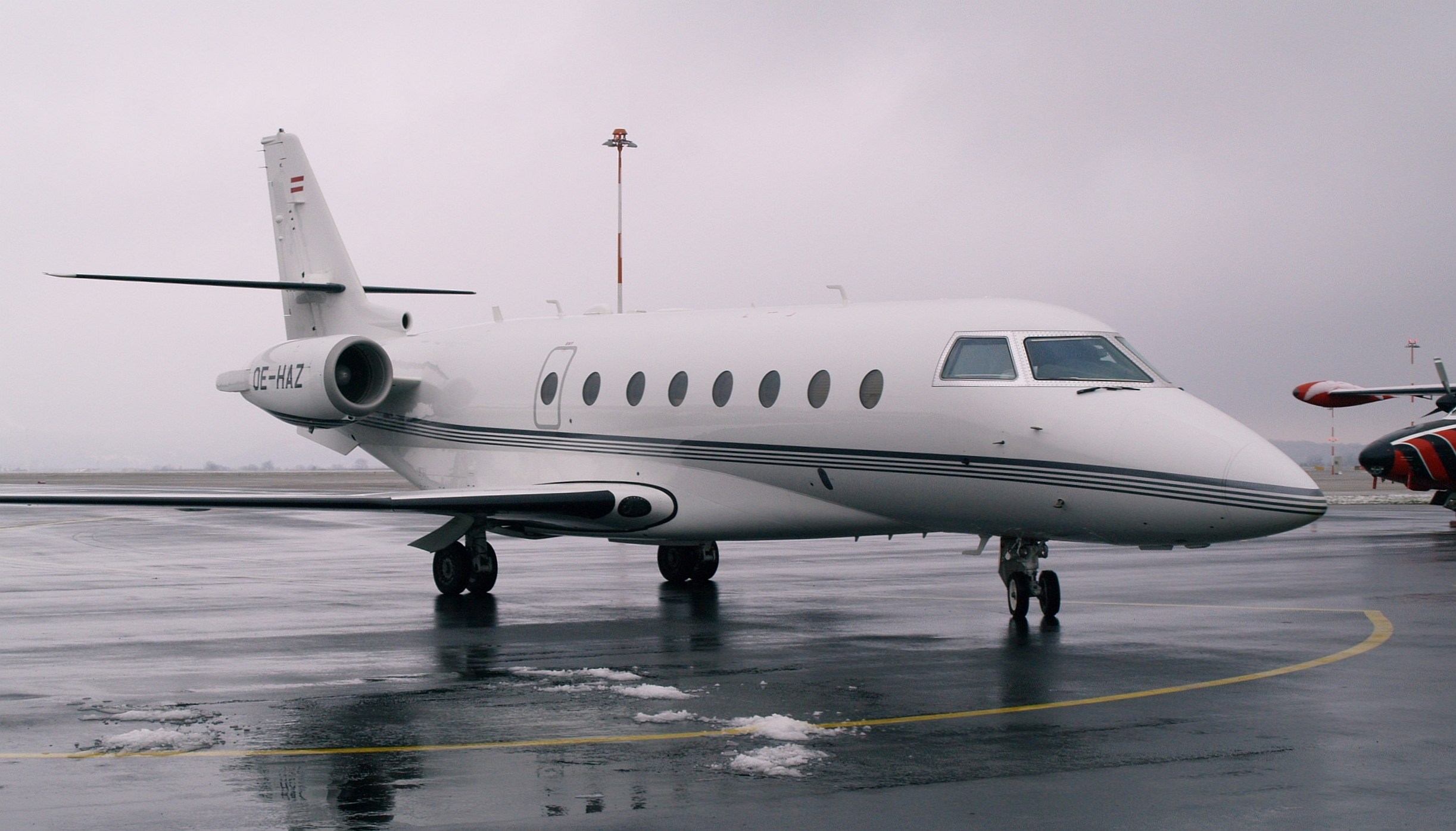 ŠTYRIDSIATY ŠIESTY DIEL FOTOPOHĽADY DO HISTÓRIE LETISKA KOŠICE: RAKÚSKY GULFSTREAM G200