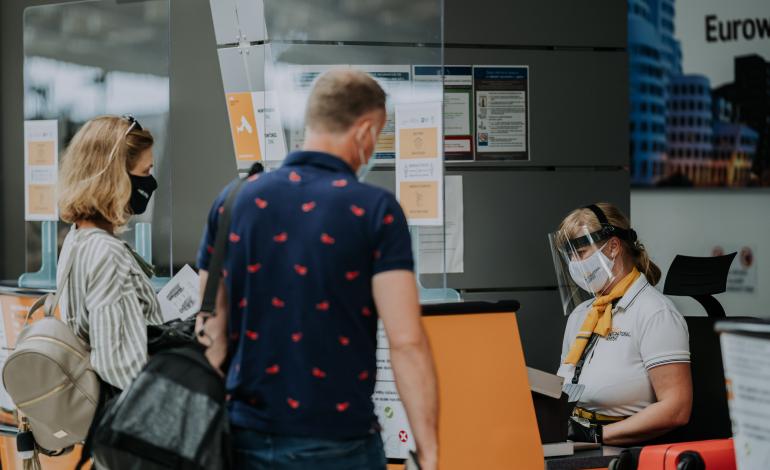 POZOR: Nové opatrenia pre cestujúcich