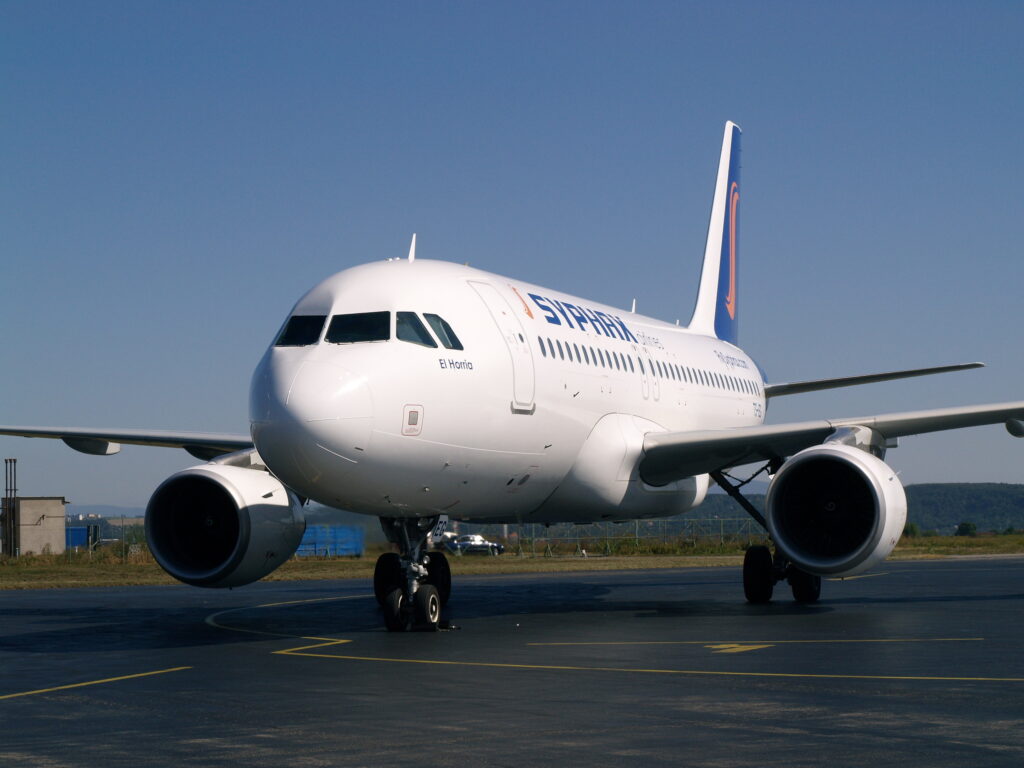 STOPIATY DIEL FOTOPOHĽADOV DO HISTÓRIE LETISKA KOŠICE: SYPHAX – PANOVNÍK A AEROLÍNIE