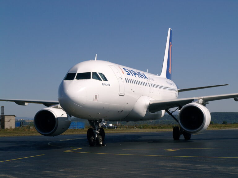 STOPIATY DIEL FOTOPOHĽADOV DO HISTÓRIE LETISKA KOŠICE: SYPHAX – PANOVNÍK A AEROLÍNIE
