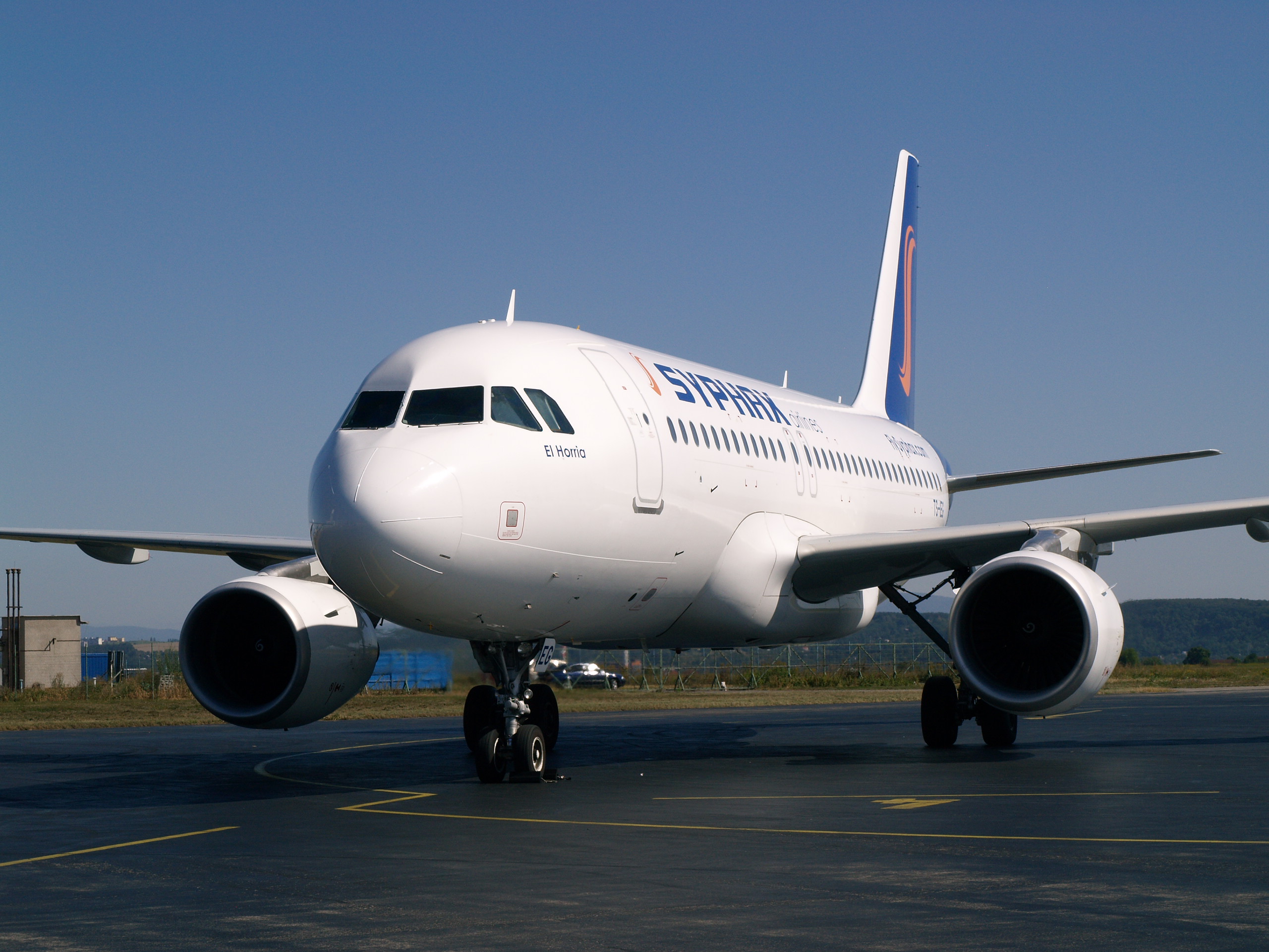 STOPIATY DIEL FOTOPOHĽADOV DO HISTÓRIE LETISKA KOŠICE: SYPHAX – PANOVNÍK A AEROLÍNIE