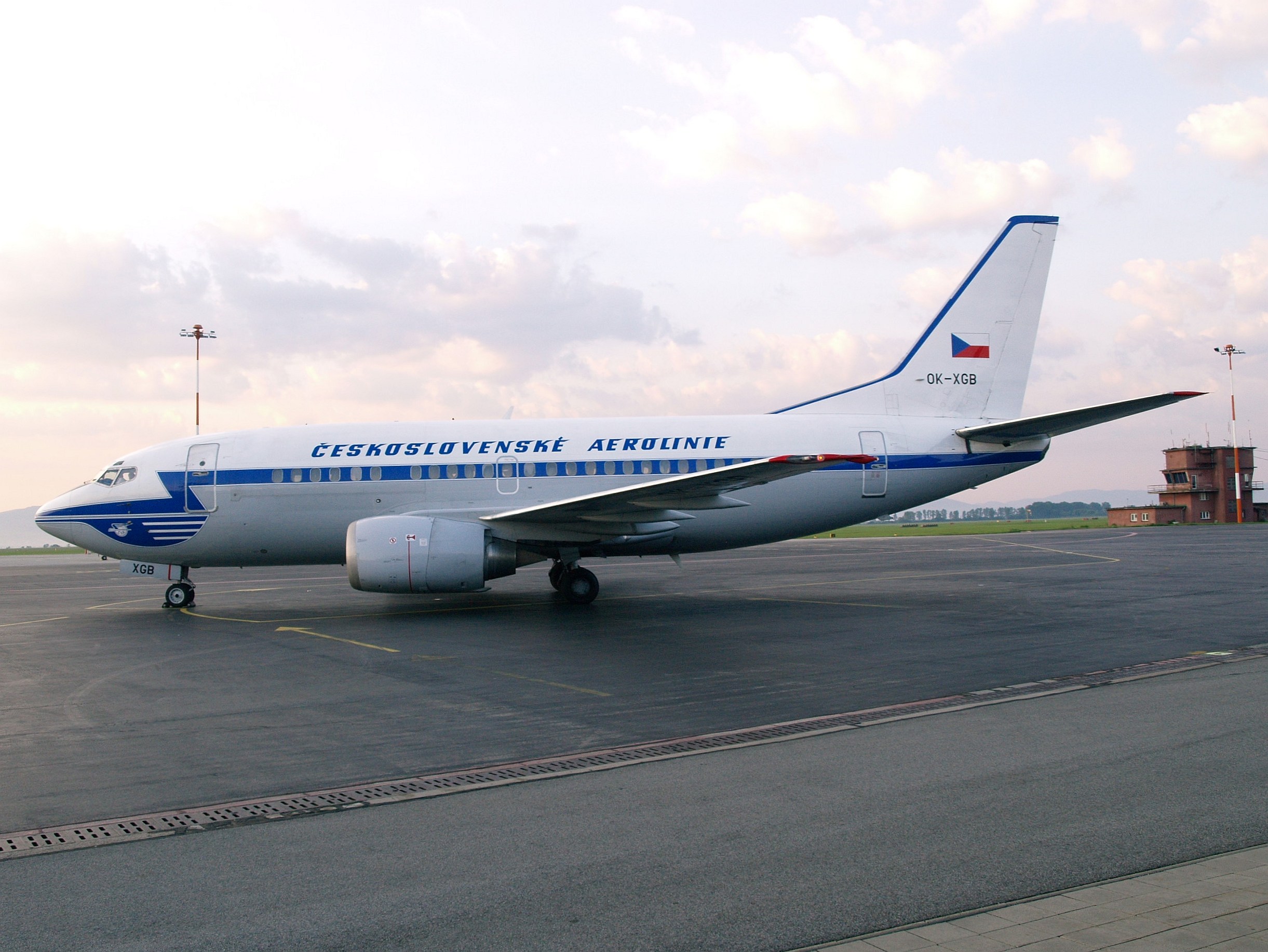 STOŠTVRTÝ DIEL FOTOPOHĽADOV DO HISTÓRIE LETISKA KOŠICE: BOEING ČESKÝCH AEROLÍNIÍ S RETRO NÁTEROM